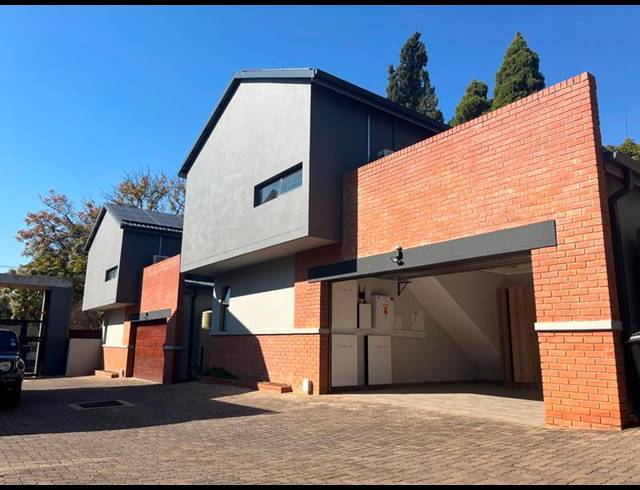 3 BEDROOM PROPERTY TO RENT IN MENLO PARK